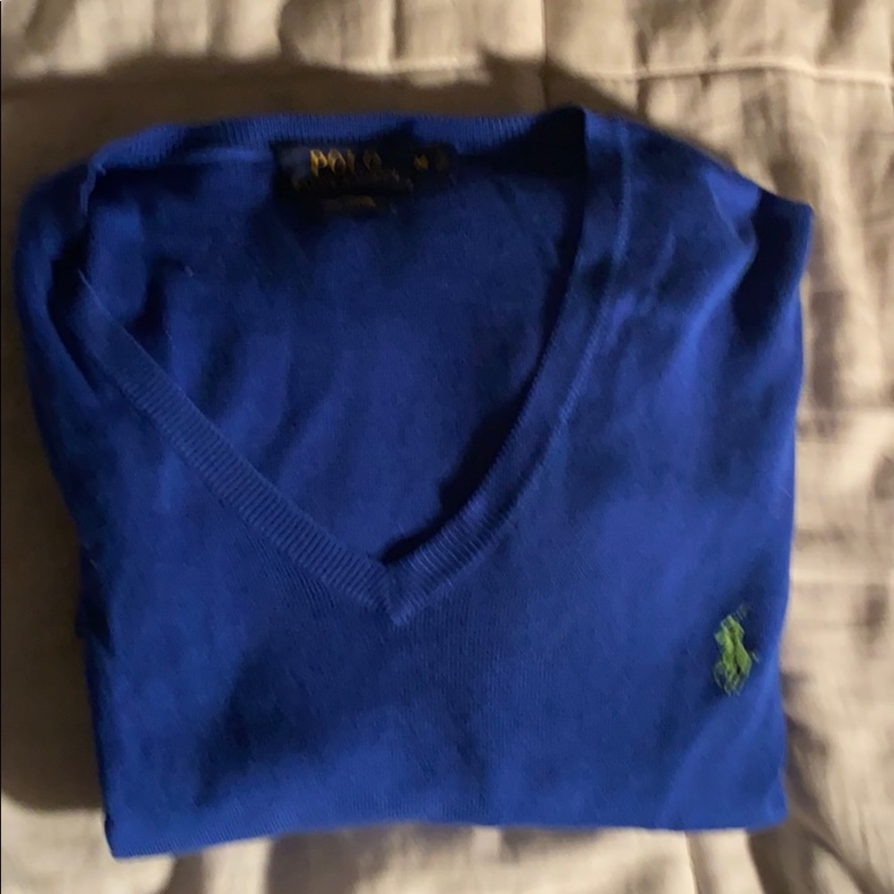 V neck sweater